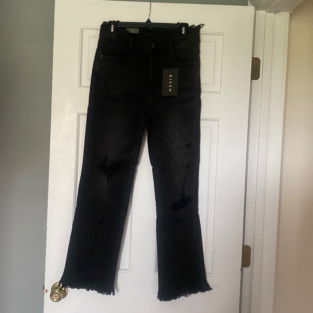 Risen Frayed Hem Jeans